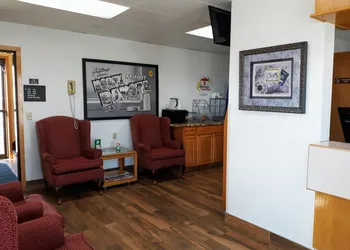 Super 8 by Wyndham Minot Airport hotel thumbnail 5