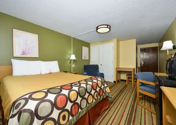 Super 8 by Wyndham Minot Airport hotel thumbnail 7