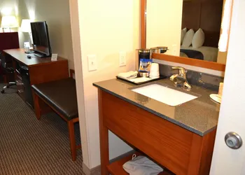 Baymont by Wyndham Grand Forks hotel thumbnail 3