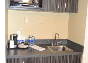 Baymont by Wyndham Grand Forks hotel thumbnail 5