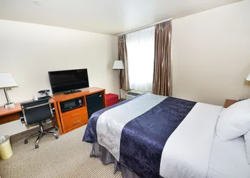 Baymont by Wyndham Grand Forks hotel thumbnail 8