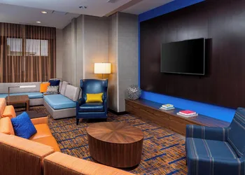 Courtyard by Marriott Bismarck North hotel thumbnail 2