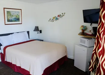 Chalet Motel hotel thumbnail 4