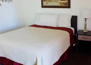 Chalet Motel hotel thumbnail 7
