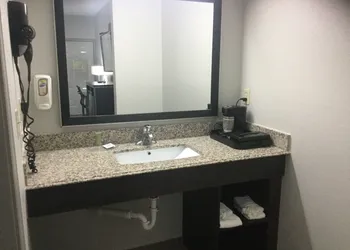 Muskogee Inn And Suites hotel thumbnail 5