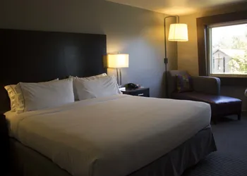 Holiday Inn Express & Suites Tahlequah by IHG hotel thumbnail 4