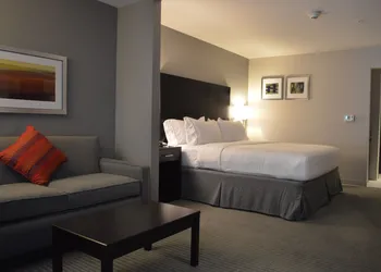 Holiday Inn Express & Suites Tahlequah by IHG hotel thumbnail 7