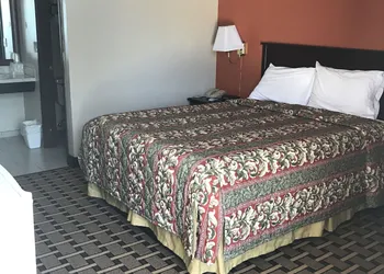 Relax Inn Henryetta hotel thumbnail 3