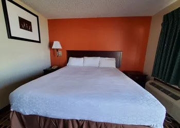 Relax Inn Henryetta hotel thumbnail 5