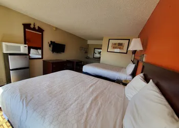 Relax Inn Henryetta hotel thumbnail 7