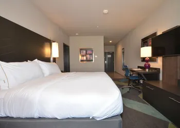 Holiday Inn Express & Suites Oklahoma City Mid - Arpt Area by IHG hotel thumbnail 2