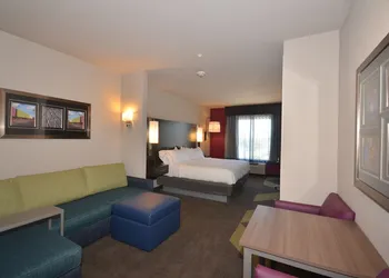 Holiday Inn Express & Suites Oklahoma City Mid - Arpt Area by IHG hotel thumbnail 3