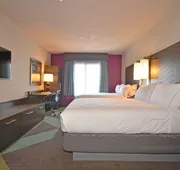 Holiday Inn Express & Suites Oklahoma City Mid - Arpt Area by IHG hotel detail image 4