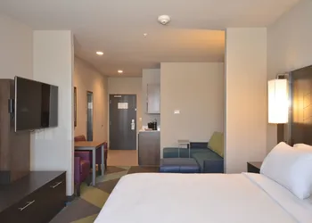 Holiday Inn Express & Suites Oklahoma City Mid - Arpt Area by IHG hotel thumbnail 5