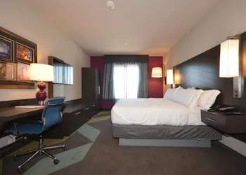 Holiday Inn Express & Suites Oklahoma City Mid - Arpt Area by IHG hotel thumbnail 8