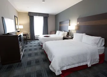 Hampton Inn & Suites Oklahoma City Airport hotel thumbnail 2