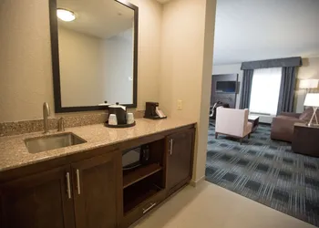 Hampton Inn & Suites Oklahoma City Airport hotel thumbnail 8