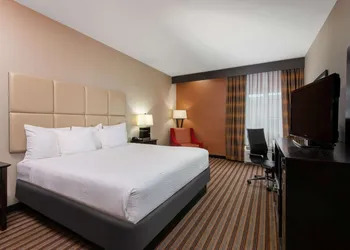 La Quinta Inn & Suites by Wyndham Harrisburg-Hershey hotel thumbnail 7