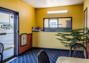 Relax Inn hotel thumbnail 2