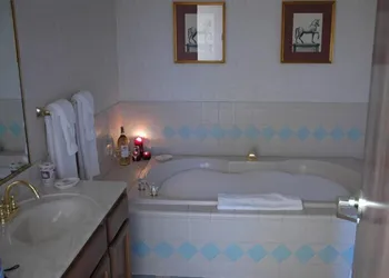 Guest Quarters at The Bridges Golf Club hotel thumbnail 5