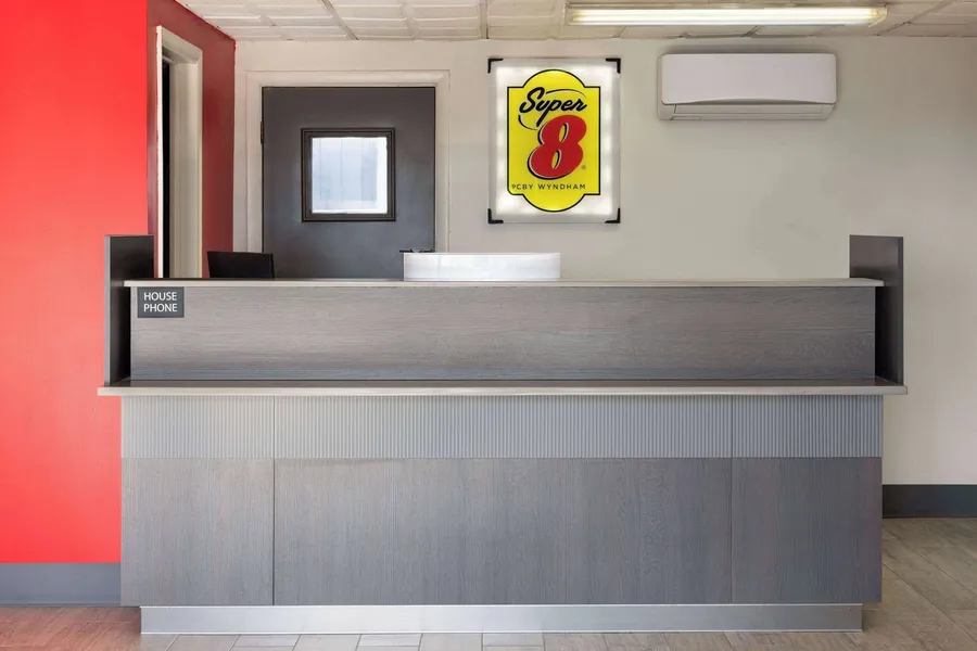 Super 8 by Wyndham Hazleton hotel detail image 2