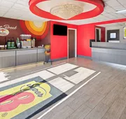 Super 8 by Wyndham Hazleton hotel detail image 4