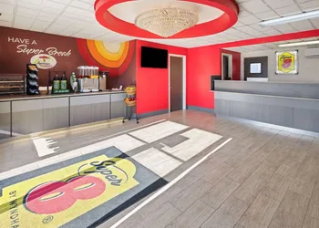 Super 8 by Wyndham Hazleton hotel thumbnail 4