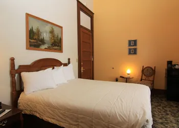 Town Hall Inn hotel thumbnail 5