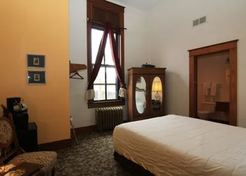 Town Hall Inn hotel thumbnail 6