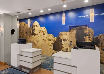 La Quinta Inn and Suites by Wyndham at WaTiki Waterpark hotel thumbnail 2