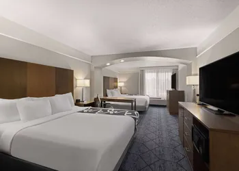 La Quinta Inn and Suites by Wyndham at WaTiki Waterpark hotel thumbnail 4