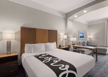 La Quinta Inn and Suites by Wyndham at WaTiki Waterpark hotel thumbnail 8