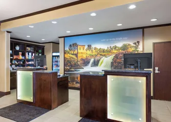 La Quinta Inn & Suites by Wyndham Sioux Falls hotel thumbnail 2