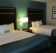 La Quinta Inn & Suites by Wyndham Sioux Falls hotel detail image 3