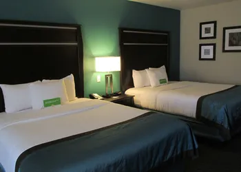 La Quinta Inn & Suites by Wyndham Sioux Falls hotel thumbnail 3