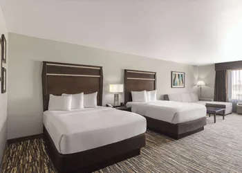 La Quinta Inn & Suites by Wyndham Sioux Falls hotel thumbnail 5