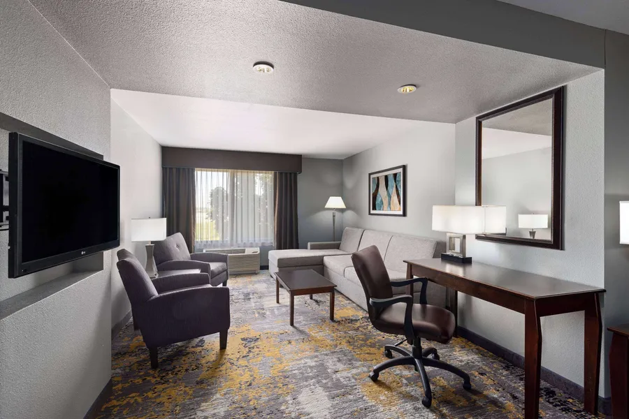 La Quinta Inn & Suites by Wyndham Sioux Falls hotel detail image 6