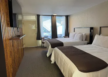 Sleepy Bear Motel hotel thumbnail 2