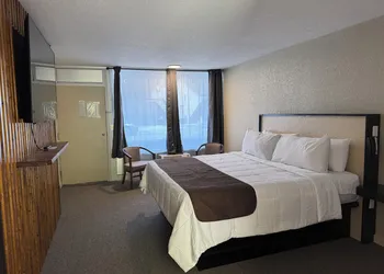 Sleepy Bear Motel hotel thumbnail 5