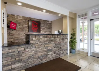 Red Roof Inn Knoxville North - Merchants Drive hotel thumbnail 3