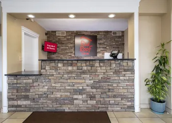 Red Roof Inn Knoxville North - Merchants Drive hotel thumbnail 4