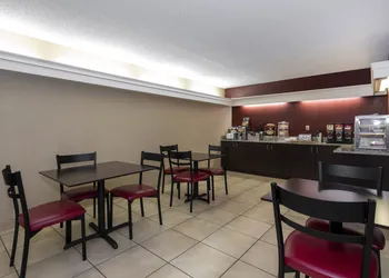 Red Roof Inn Knoxville North - Merchants Drive hotel thumbnail 5