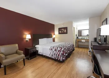 Red Roof Inn Knoxville North - Merchants Drive hotel thumbnail 6