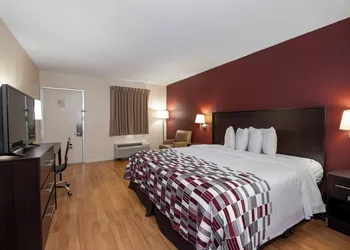 Red Roof Inn Knoxville North - Merchants Drive hotel thumbnail 7