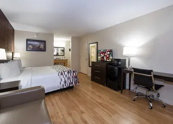 Red Roof Inn Knoxville North - Merchants Drive hotel thumbnail 8