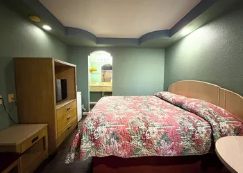 Budget Inn By Oyo Corpus Christi Beach hotel thumbnail 6