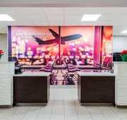 La Quinta Inn & Suites by Wyndham DFW Airport West - Bedford hotel detail image 3