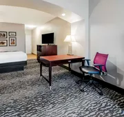 La Quinta Inn & Suites by Wyndham DFW Airport West - Bedford hotel detail image 5