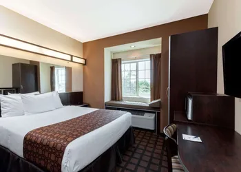Microtel Inn and Suites Eagle Pass hotel thumbnail 3
