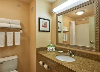 Holiday Inn Express & Suites El Paso Airport Area by IHG hotel thumbnail 8